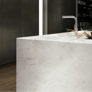 Ariostea_ULTRA-MARMI-BIANCO-CARRARA-ARIOSTEA-321778 granitna keramika velikih dimenzija