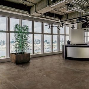 Ariostea_ultra-metal-brown-zinc-ariostea-280221 granitna keramika velikih dimenzija